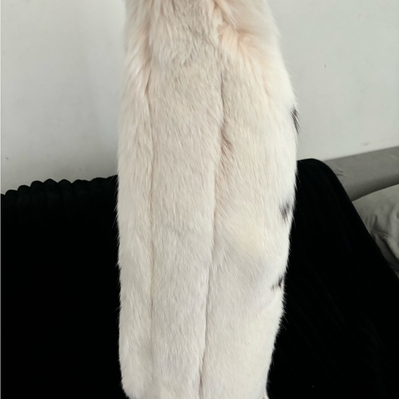 SOLD !!! 🚨🚨
SOLD!!!  🚨🚨
SOLD!!!  🚨🚨.           ***Chloe Fox Fur Coat*** - Picture 10 of 14
